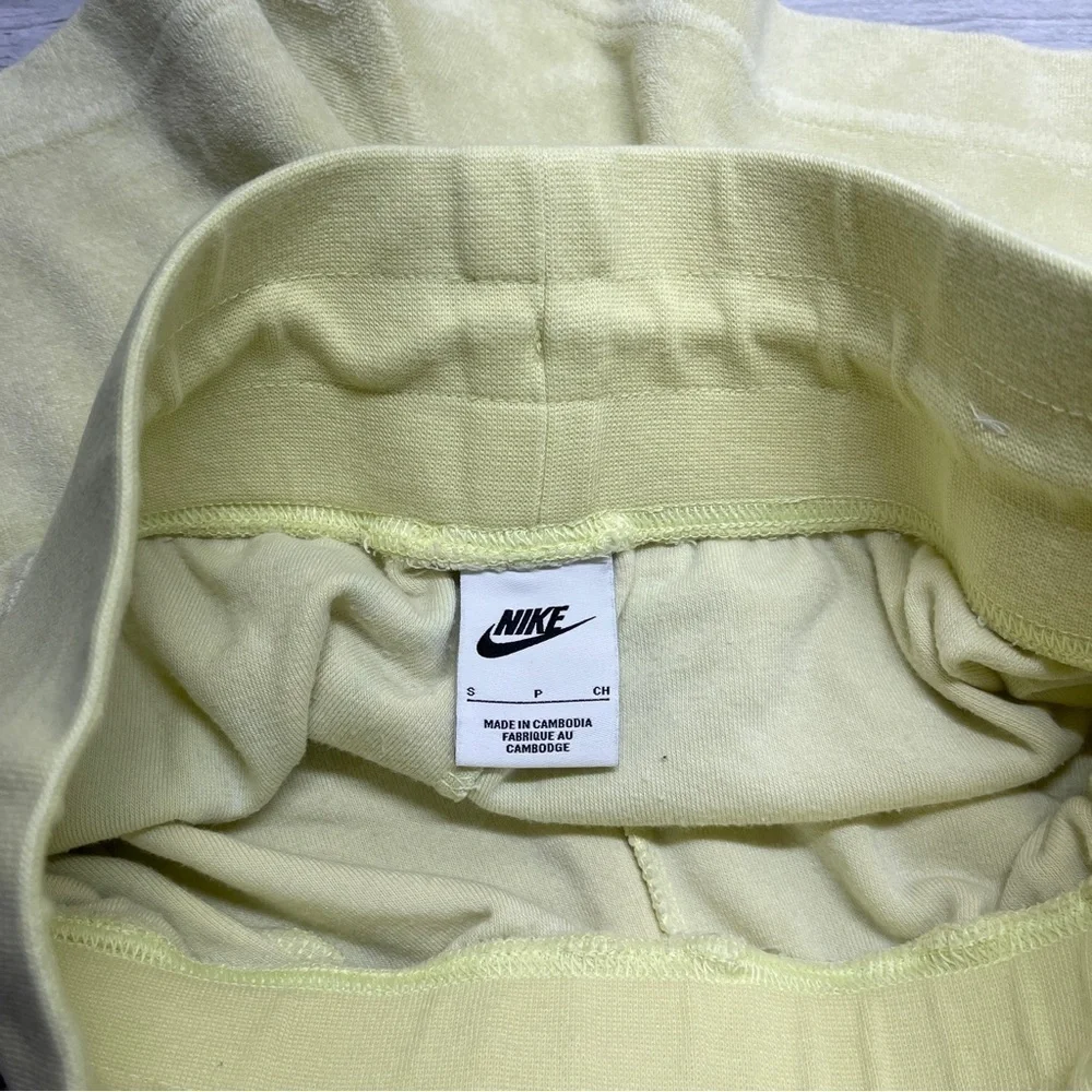 Nike Yellow Terry Cloth Retro 2” Inseam High Waist Shorts Women’s Size Small